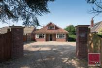 Main Photo of a 4 bedroom  Detached House for sale