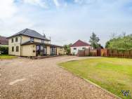 Main Photo of a 4 bedroom  Detached House for sale