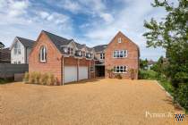 Main Photo of a 7 bedroom  Detached House for sale