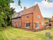 Main Photo of a 6 bedroom  Detached House for sale
