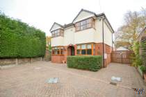 Main Photo of a 4 bedroom  Detached House for sale