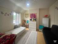 Main Photo of a 3 bedroom  Flat to rent