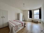 Main Photo of a 5 bedroom  Maisonette to rent