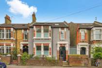 Main Photo of a 5 bedroom  Terraced House for sale
