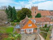 Main Photo of a 4 bedroom  Detached House for sale