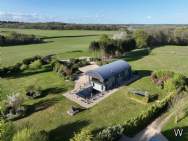 Main Photo of a 5 bedroom  Country House for sale