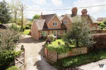 Main Photo of a 5 bedroom  Cottage for sale