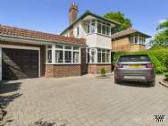 Main Photo of a 4 bedroom  Semi Detached House for sale