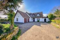 Main Photo of a 5 bedroom  Detached House for sale