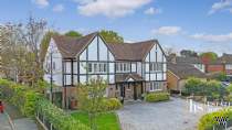 Main Photo of a 6 bedroom  Detached House for sale