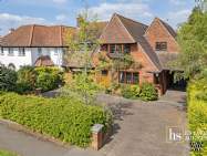 Main Photo of a 4 bedroom  Detached House for sale