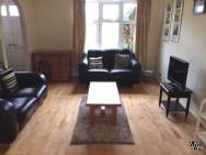 Main Photo of a 3 bedroom  Terraced House to rent