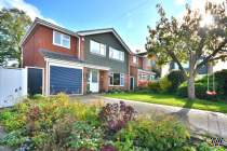 Main Photo of a 4 bedroom  Detached House for sale