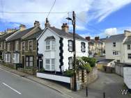 Main Photo of a 2 bedroom  End of Terrace House for sale