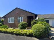 Main Photo of a 2 bedroom  Detached House for sale