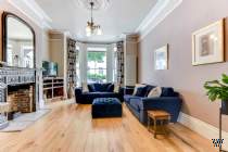 Main Photo of a 3 bedroom  Maisonette to rent