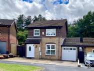 Main Photo of a 3 bedroom  Link Detached House for sale