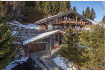 Main Photo of a 5 bedroom  Chalet for sale