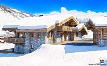 Main Photo of a 7 bedroom  Chalet for sale