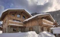 Main Photo of a 6 bedroom  Chalet for sale