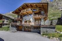 Main Photo of a 8 bedroom  Chalet for sale