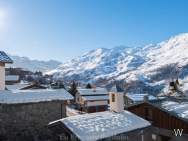 Main Photo of a 7 bedroom  Chalet for sale