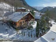 Main Photo of a 5 bedroom  Chalet for sale