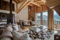 Main Photo of a 4 bedroom  Chalet for sale