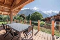 Main Photo of a 4 bedroom  Chalet for sale