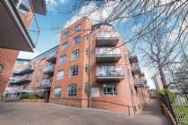 Main Photo of a 3 bedroom  Flat to rent