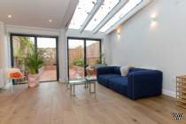 Main Photo of a 3 bedroom  Terraced House to rent