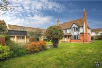 Main Photo of a 5 bedroom  Detached House to rent