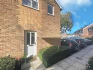 Main Photo of a 2 bedroom  Flat to rent