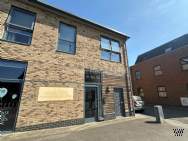 Main Photo of a 2 bedroom  Flat to rent