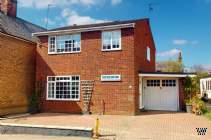 Main Photo of a 3 bedroom  Detached House for sale