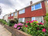 Main Photo of a 3 bedroom  Ground Flat for sale