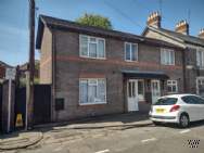 Main Photo of a 3 bedroom  End of Terrace House to rent